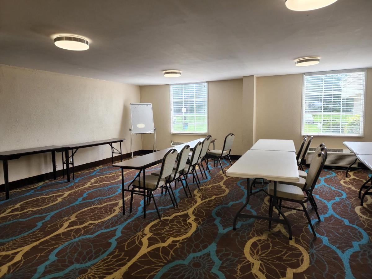 Red Roof Inn Knoxville Central - Papermill Road Екстериор снимка