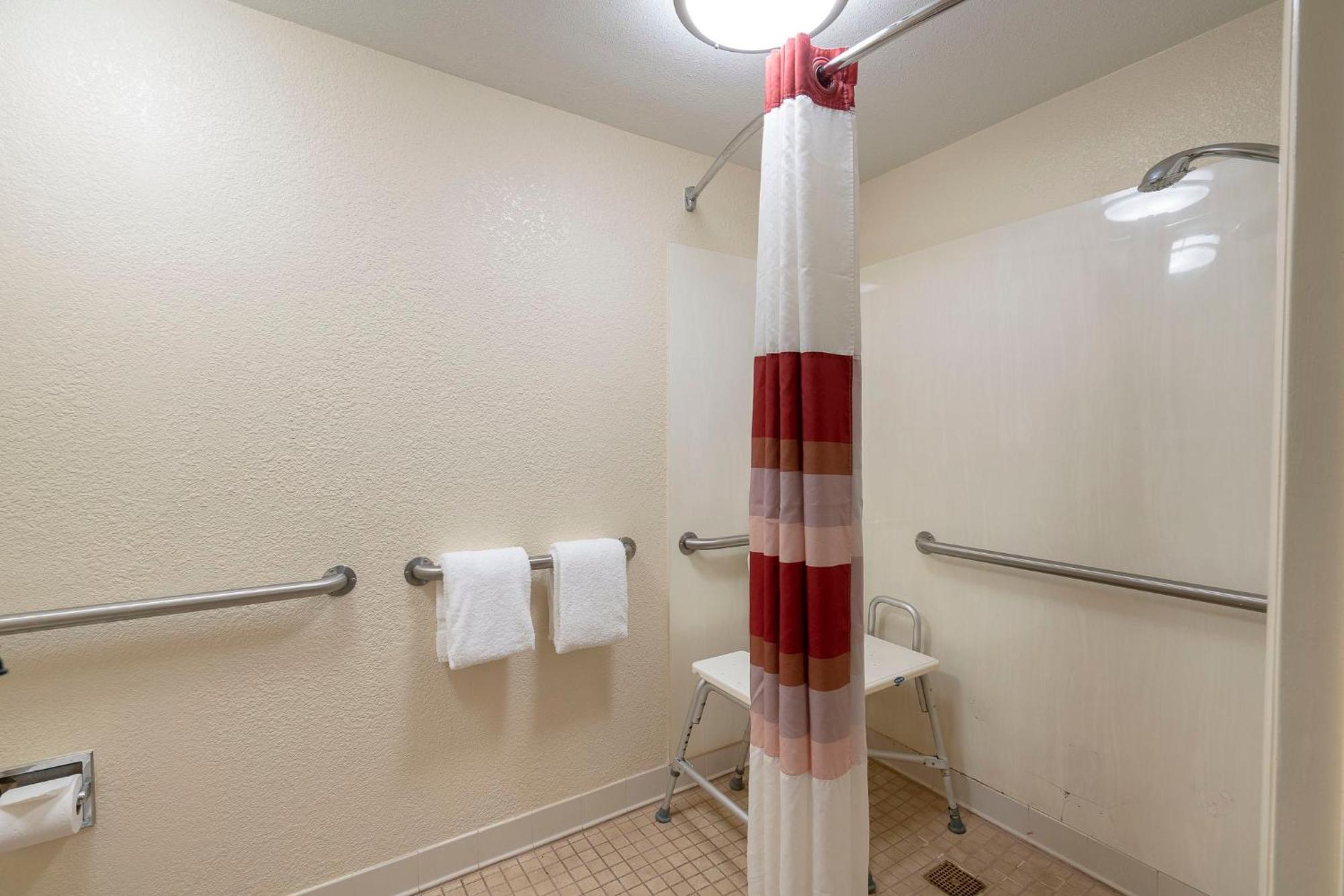 Red Roof Inn Knoxville Central - Papermill Road Екстериор снимка