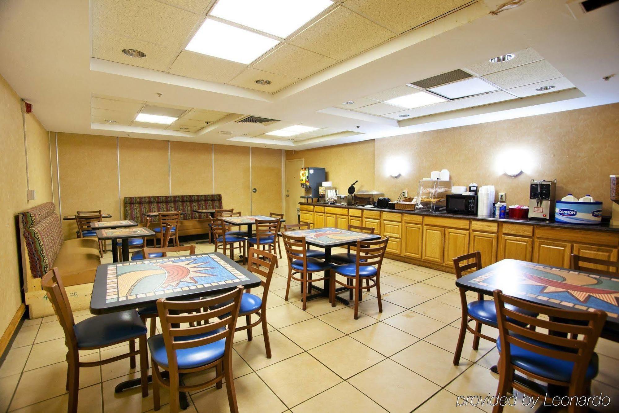 Red Roof Inn Knoxville Central - Papermill Road Екстериор снимка
