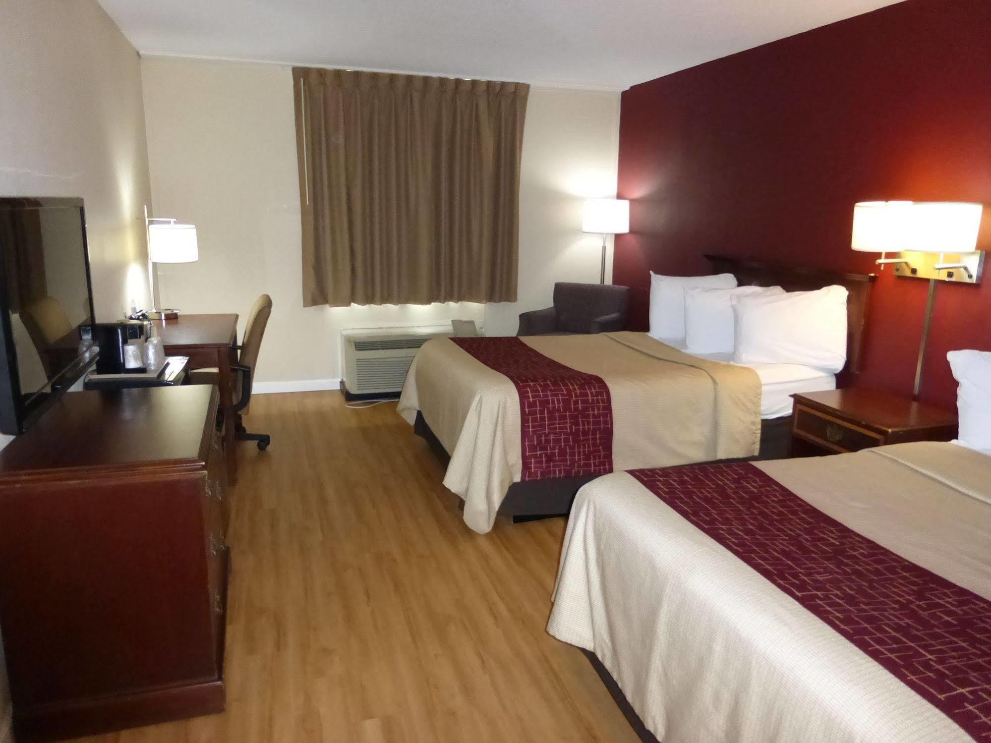 Red Roof Inn Knoxville Central - Papermill Road Екстериор снимка