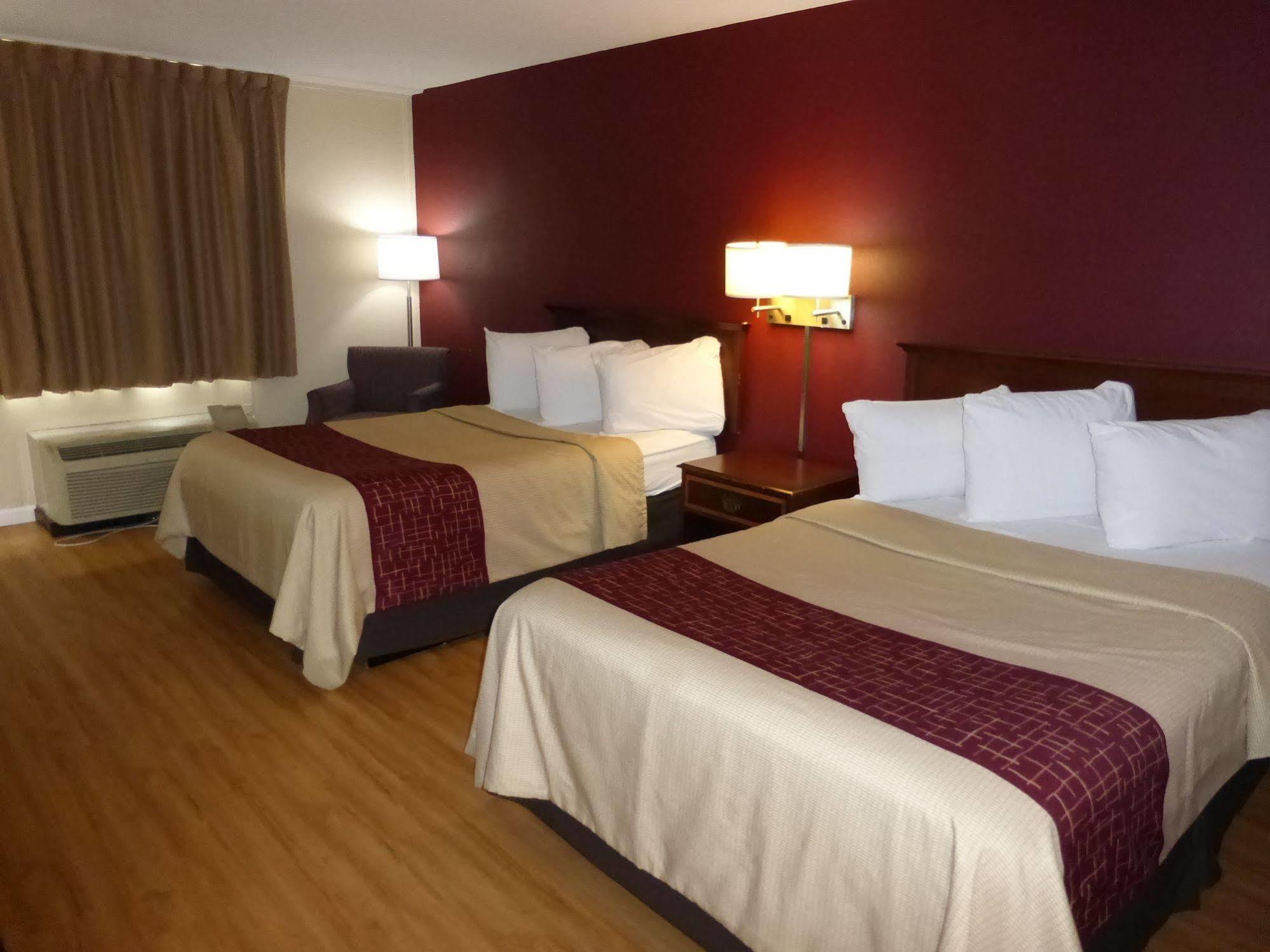 Red Roof Inn Knoxville Central - Papermill Road Екстериор снимка