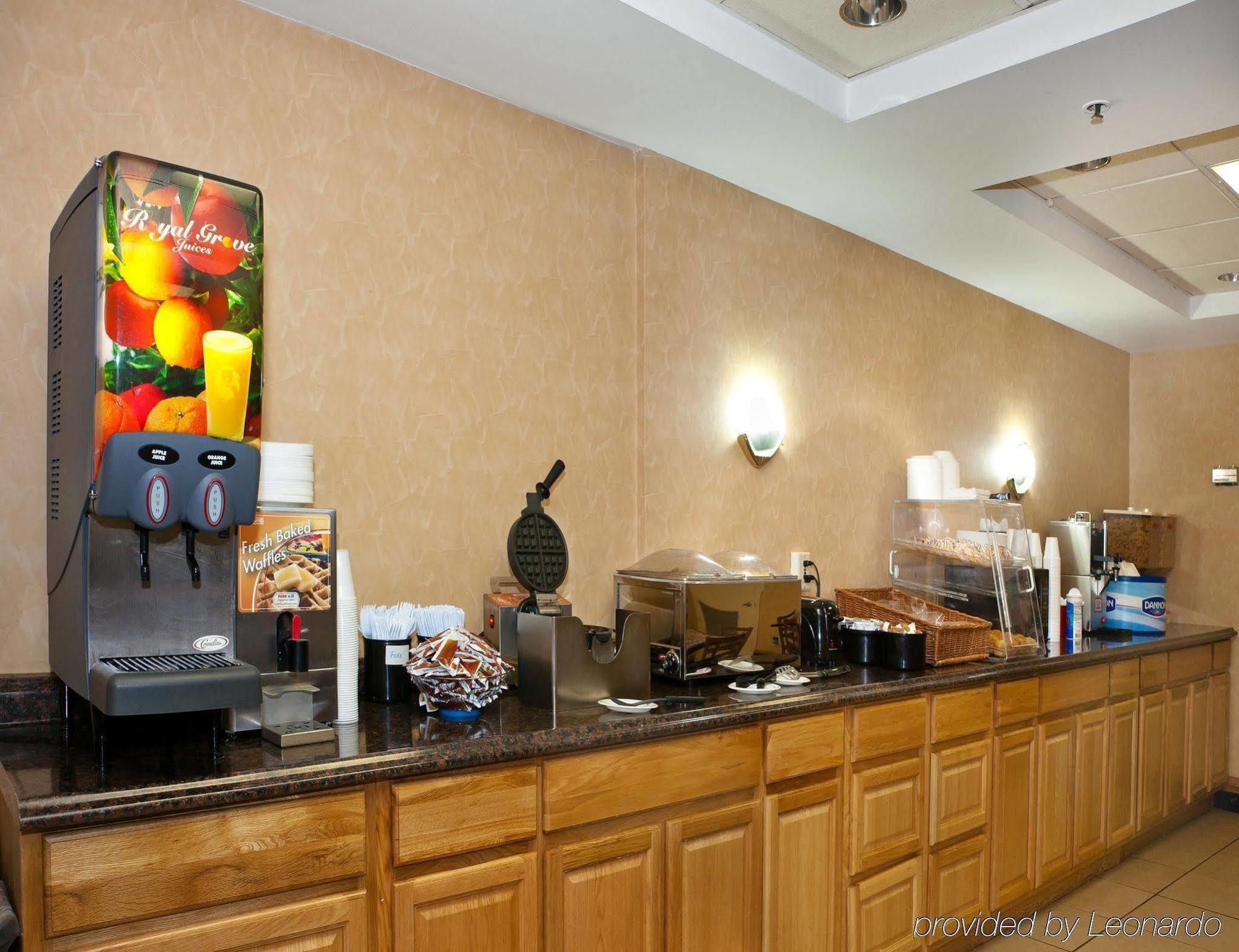 Red Roof Inn Knoxville Central - Papermill Road Екстериор снимка